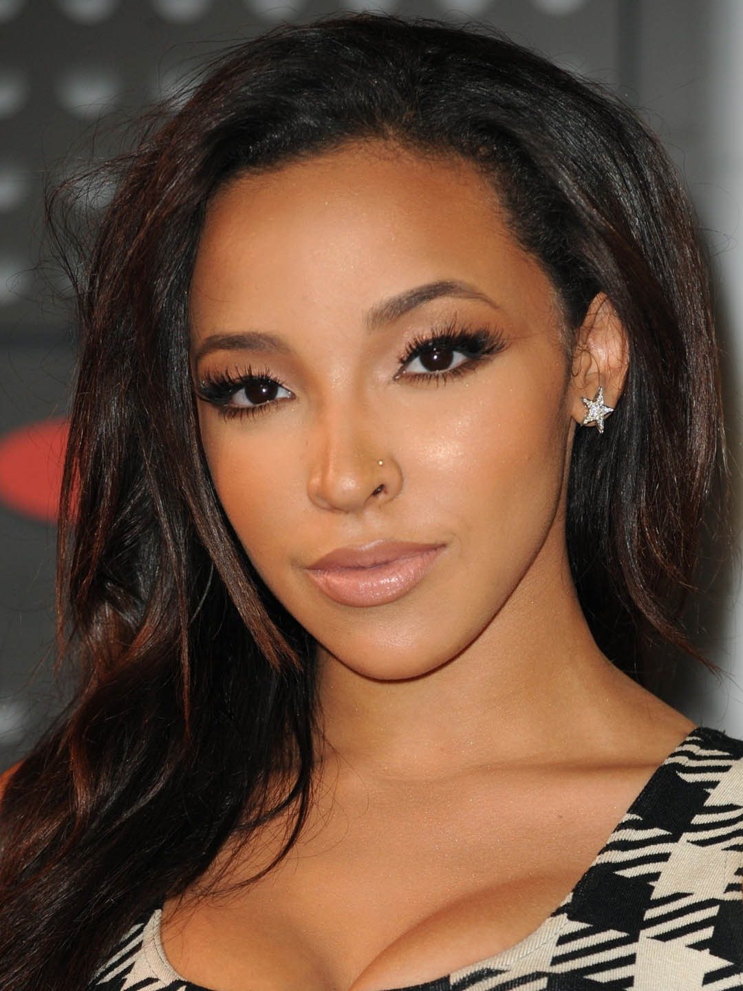 How tall is Tinashe?