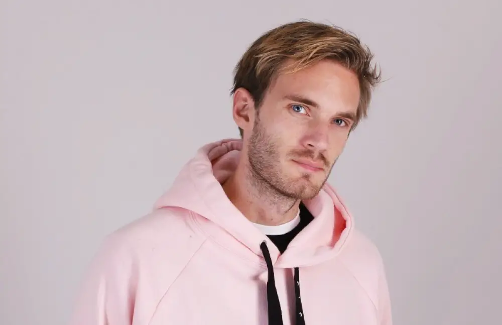 How tall is PewDiePie?