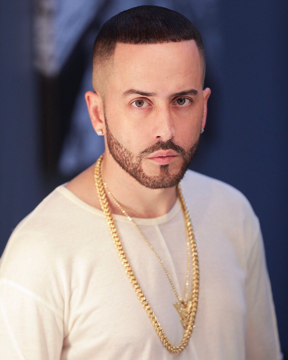 How tall is Yandel?