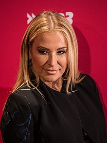 How tall is Anastacia?