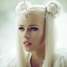 How tall is Kerli?