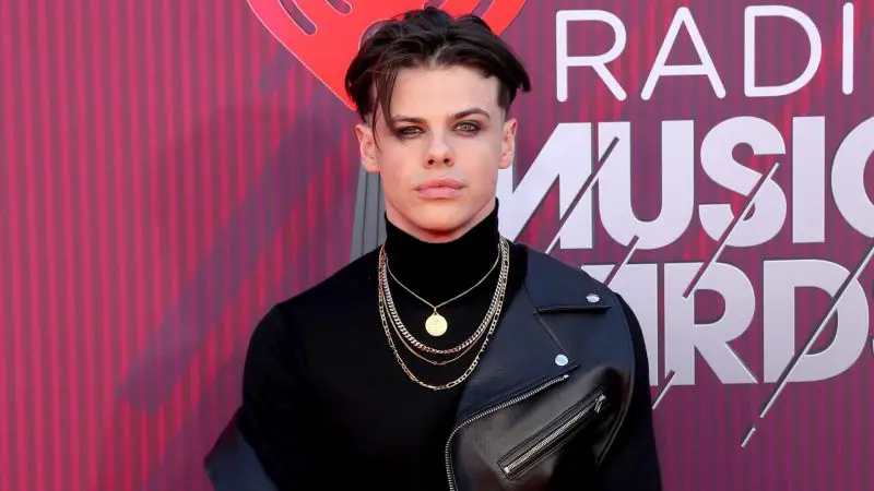 How tall is Yungblud?