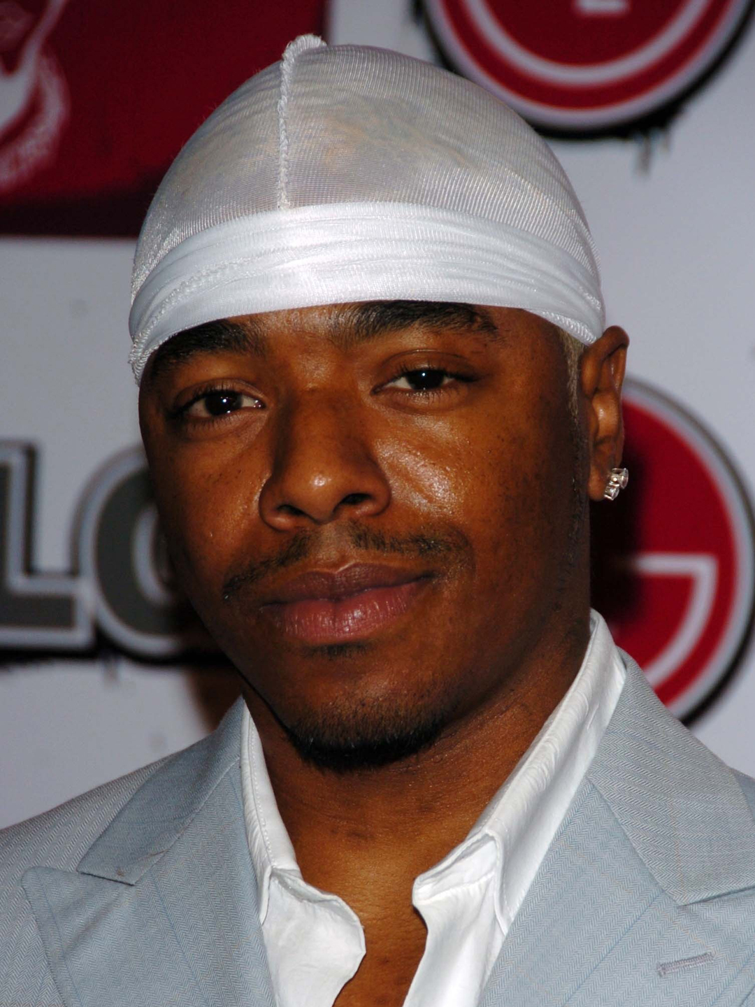 How tall is Sisqo?