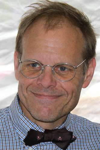 How tall is Alton Brown?