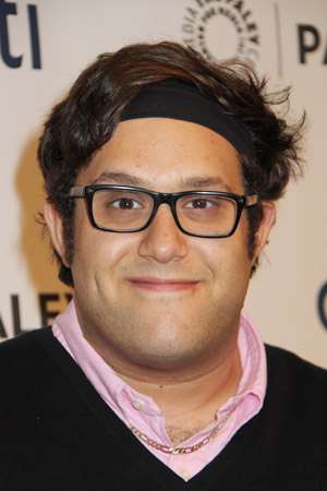 How tall is Ari Stidham?