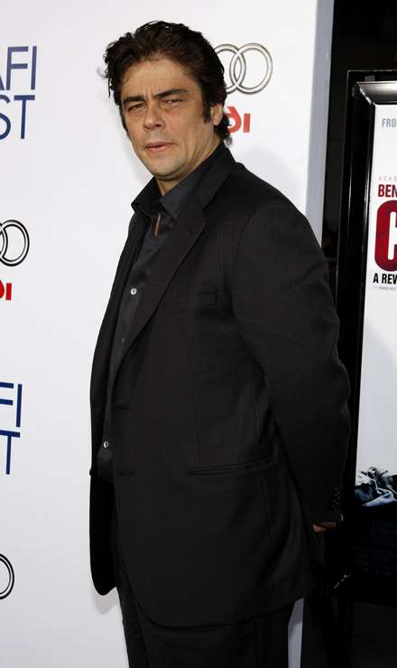 How tall is Benicio Del Toro?