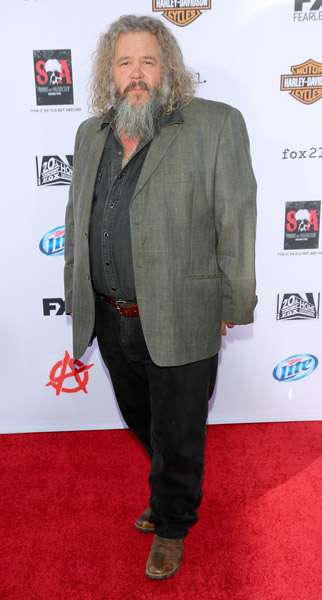 How tall is Mark Boone Junior?