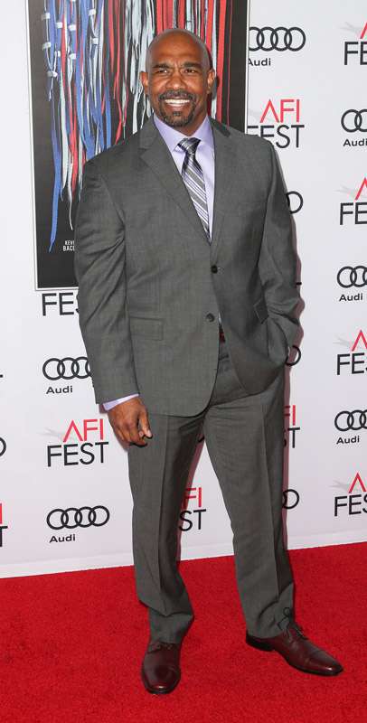 How tall is Michael Beach?