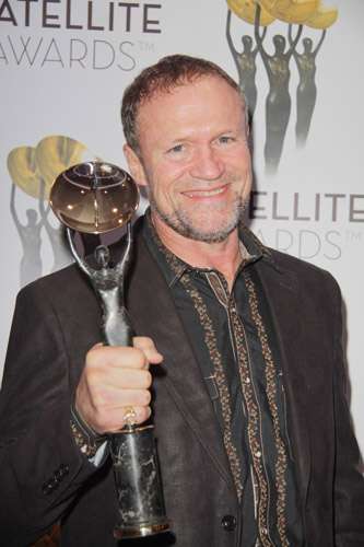 How tall is Michael Rooker?