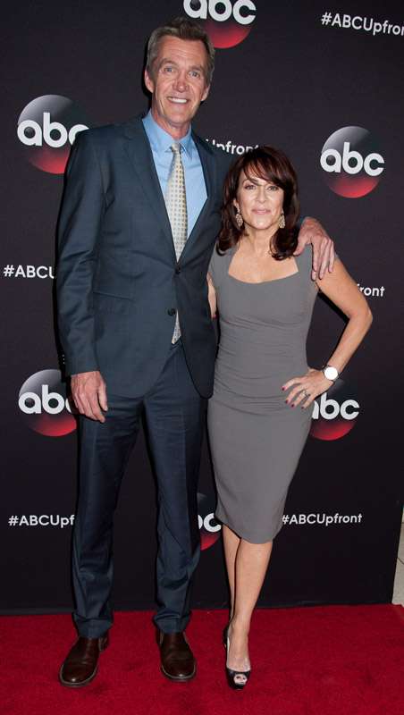 How tall is Neil Flynn?