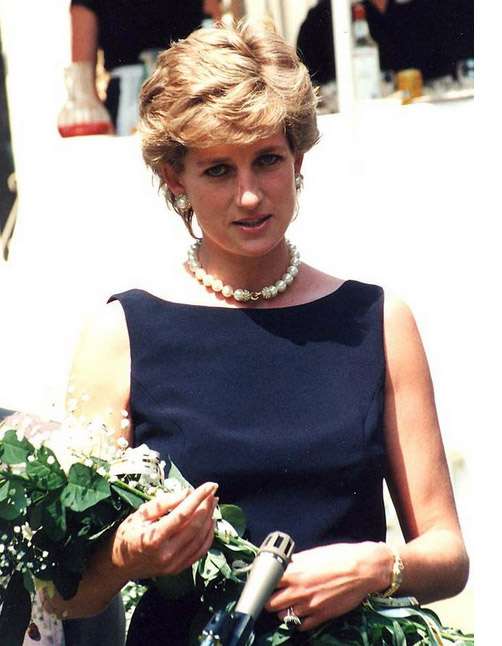 How tall is Princess Diana?