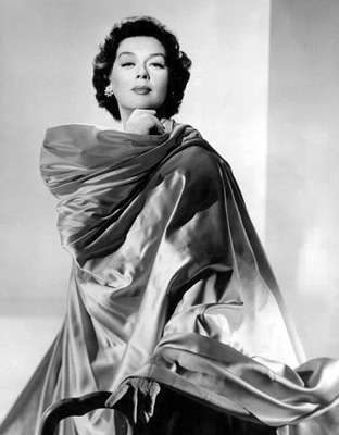 How tall is Rosalind Russell?