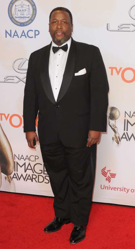 How tall is Wendell Pierce?